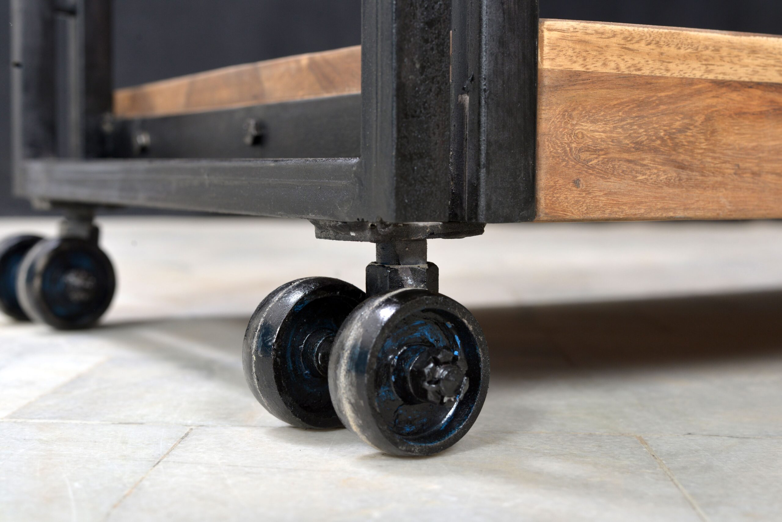 SIT-Moebel_PANAMA_natur-mit-antikschwarz_09287-01-3 SIT-Möbel PANAMA Küchenwagen natur mit antikschwarz | 09287-01 – Bild 4